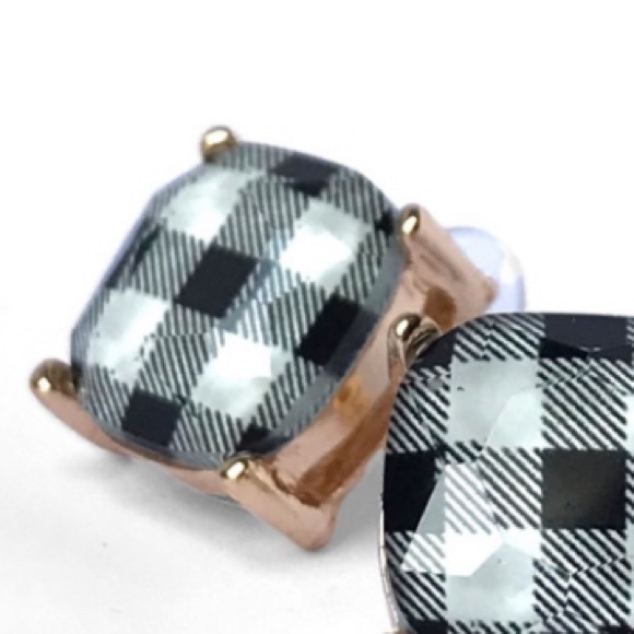 ✌🏼 #1261 Modern Black And White Checkered Plaid Earrings - Picture 7 of 15